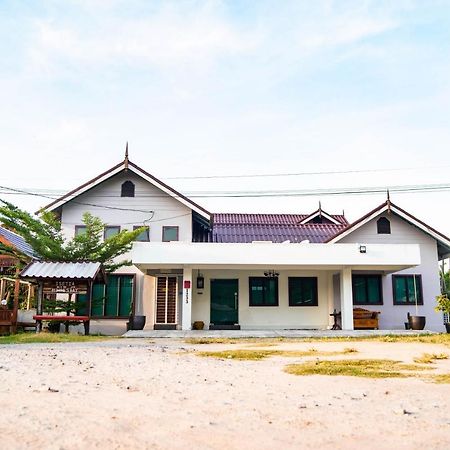 Isetia Homestay Kuala Terengganu Exterior photo